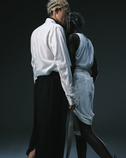 JULIUS 907SHM4 Plaster / Umbra Tucked-Shirt