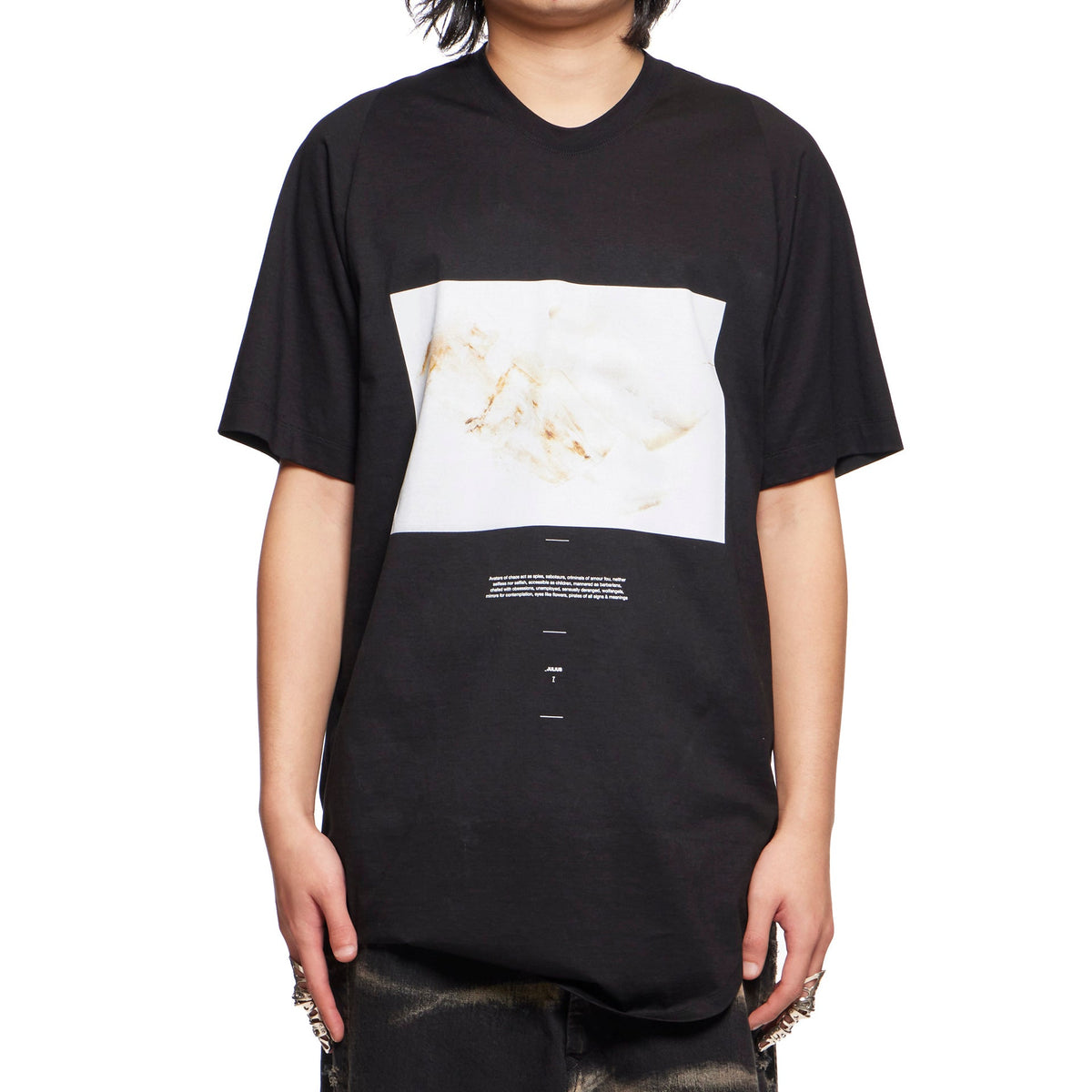 【JULIUS】BLACK COTTON SZ JERSEY T-SHIRT JULIUS Cotton SZ Jersey Print T-Shirt （Black） -FASCINATE