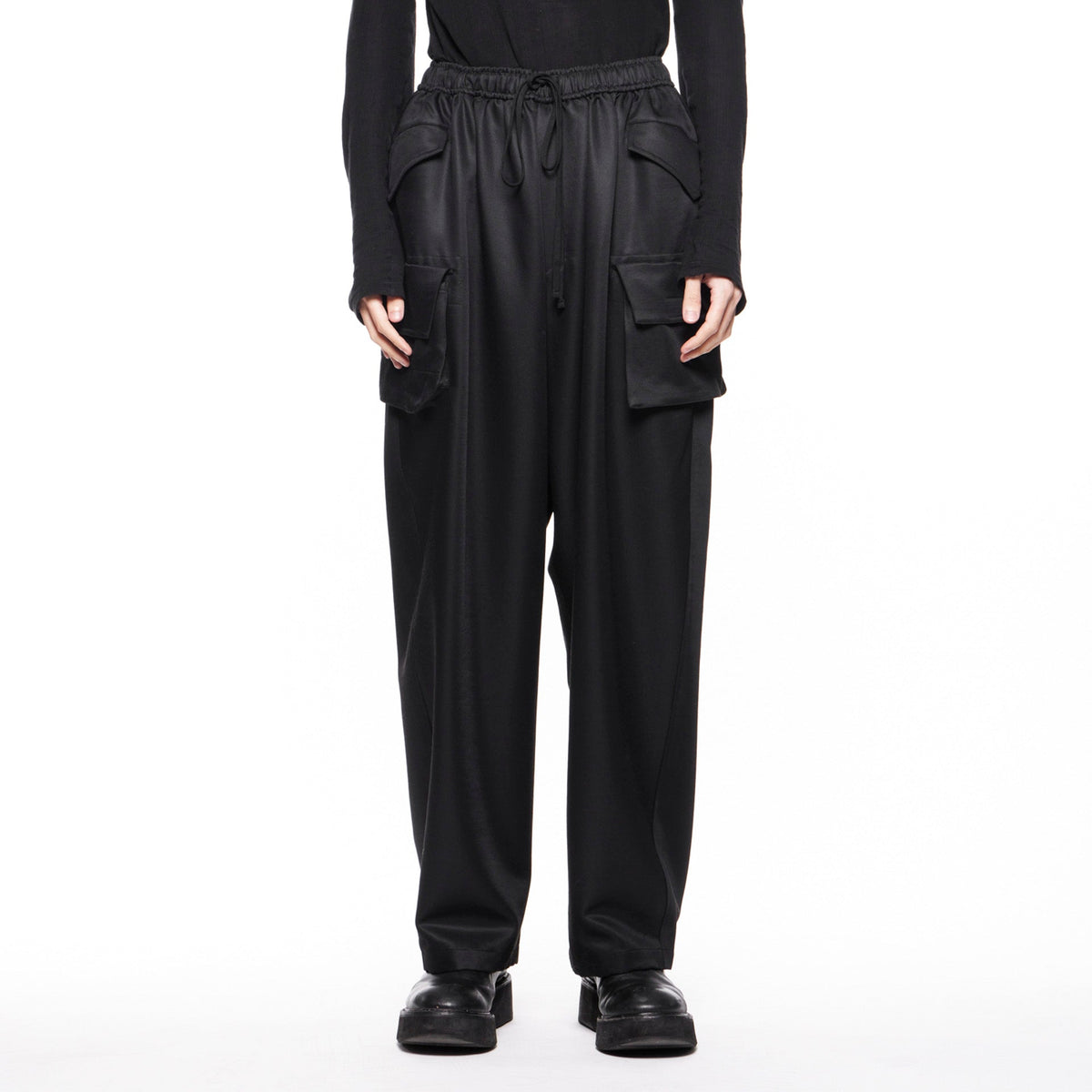 Gathered Wide Cargo Trousers / Black – JULIUS OFFICIAL STORE