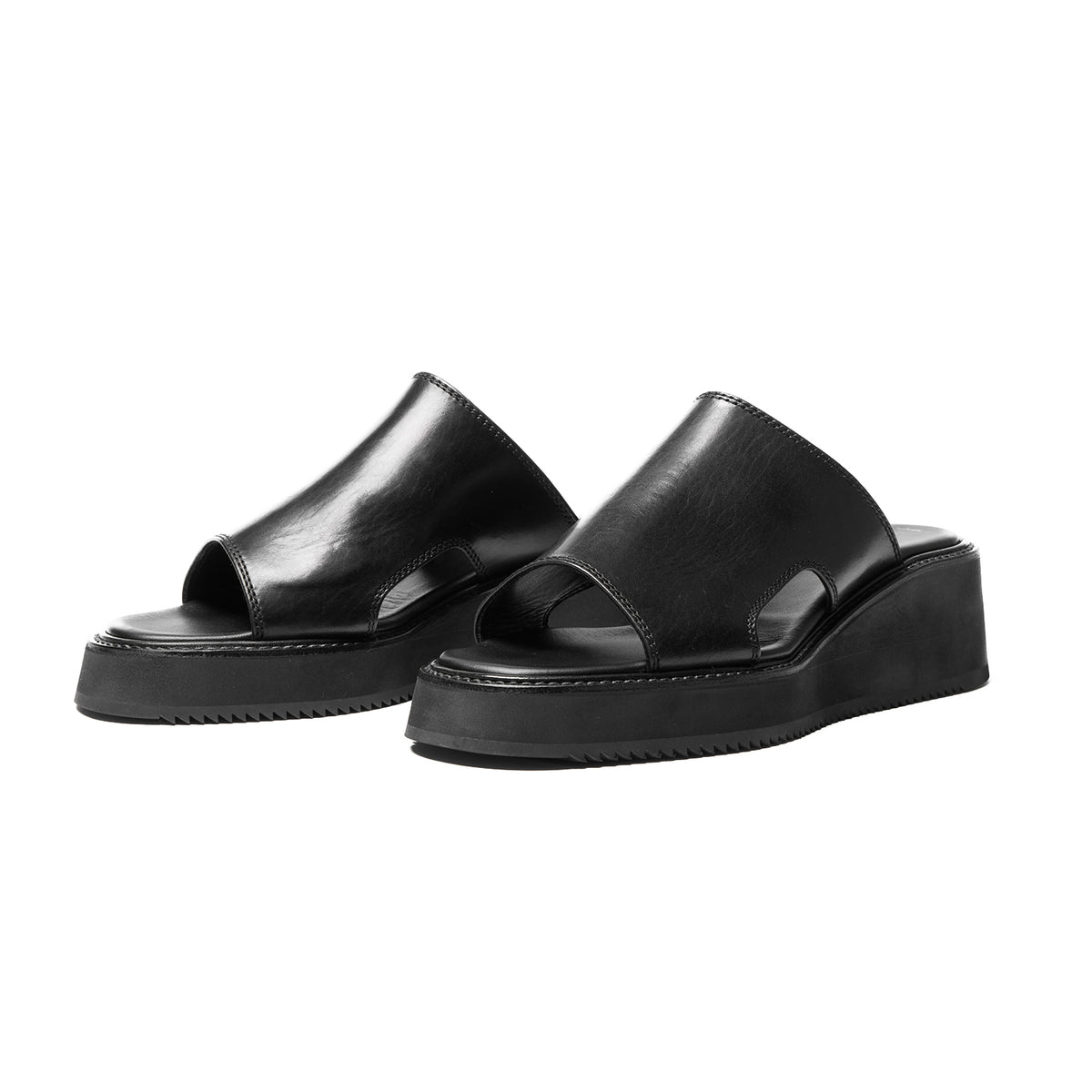 靴 JULIUS Edge Cut Leather Sandal Black Edge Cut Leather Sandals by Julius on Sale